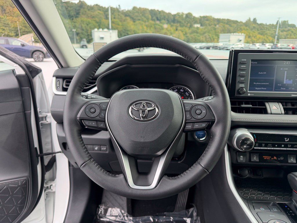 Used 2022 Toyota RAV4 XLE w/ Convenience Package AWD/4WD image 14