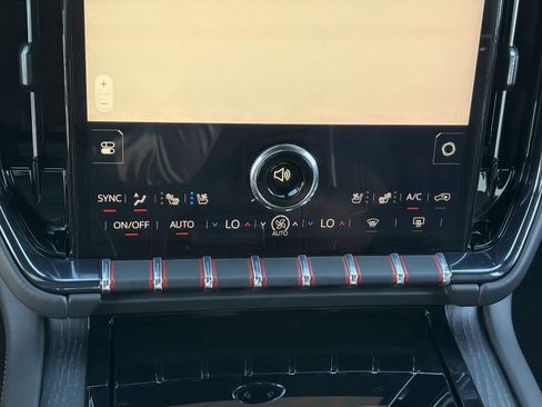 Certified 2025 GMC Yukon AT4 Ultimate AWD/4WD image 30