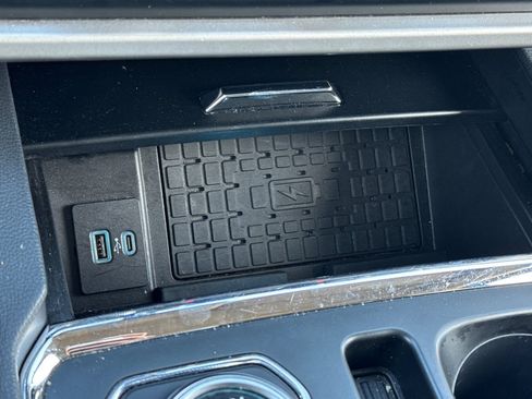 Used 2024 Ford Expedition XLT image 32