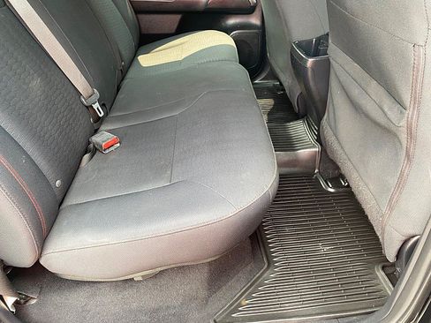 Used 2018 Toyota Tacoma SR5 AWD/4WD image 31