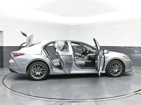 Used 2023 Toyota Camry XLE image 52