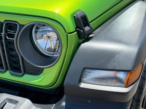 Used 2025 Jeep Wrangler Sport AWD/4WD image 9