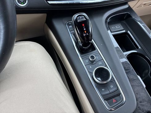 Used 2023 Cadillac Escalade Premium Luxury AWD/4WD image 18