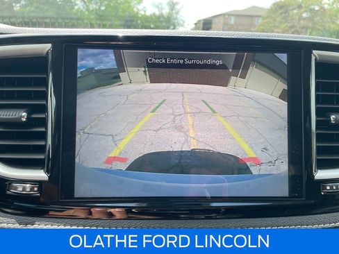 Used 2024 Chrysler Pacifica Touring-L FWD image 15
