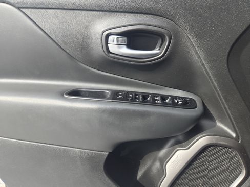 Used 2022 Jeep Renegade Latitude image 25