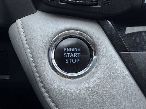Used 2017 Toyota RAV4 XLE FWD image 20