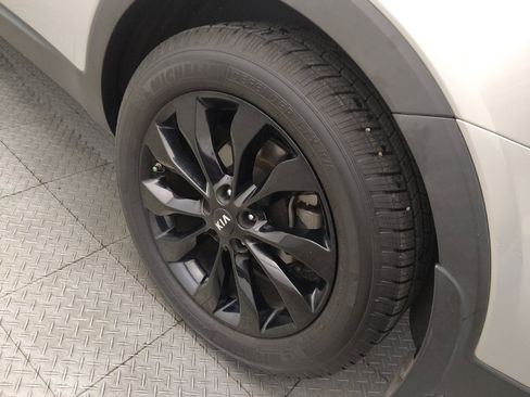 Used 2020 Kia Sorento S FWD image 31