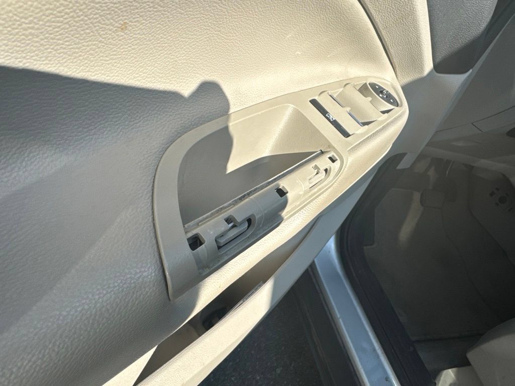 Used 2016 Ford Escape Titanium w/ Equipment Group 301A FWD image 5