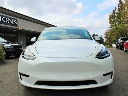 Used 2021 Tesla Model Y Long Range AWD/4WD image 7
