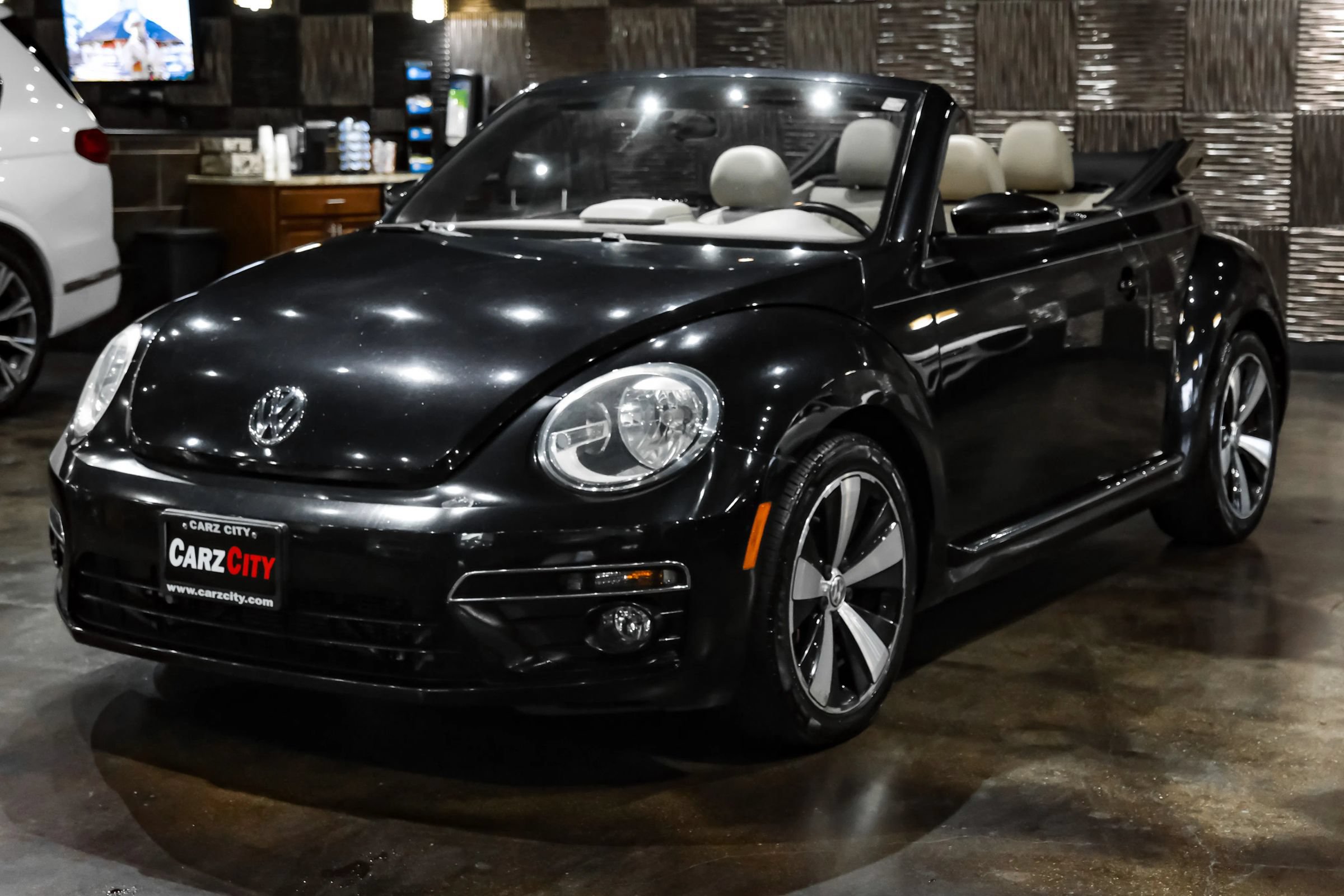 Used 2013 Volkswagen Beetle 2.0T FWD image 9