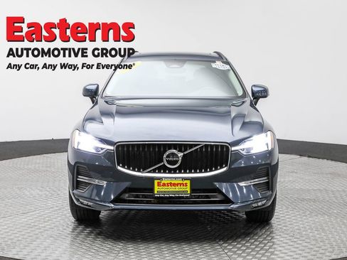 Used 2023 Volvo XC60 B5 Core image 2