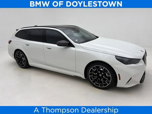 Used 2025 BMW M5 Touring w/ M Driver's Package image 1