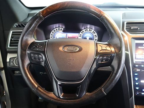 Used 2016 Ford Explorer Platinum image 23