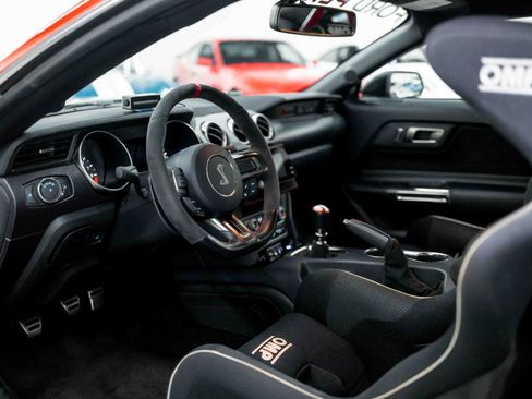 Used 2017 Ford Mustang Shelby GT350R w/ GT350R Equipment Group 920A RWD image 2