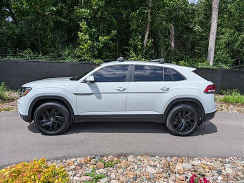 Certified 2023 Volkswagen Atlas Cross Sport SE w/ Black Wheel Package AWD/4WD image 2