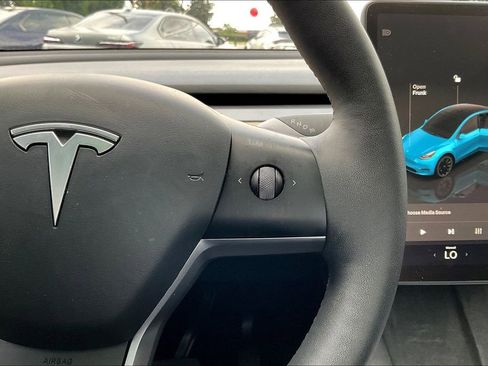 Used 2024 Tesla Model Y Long Range AWD/4WD image 12