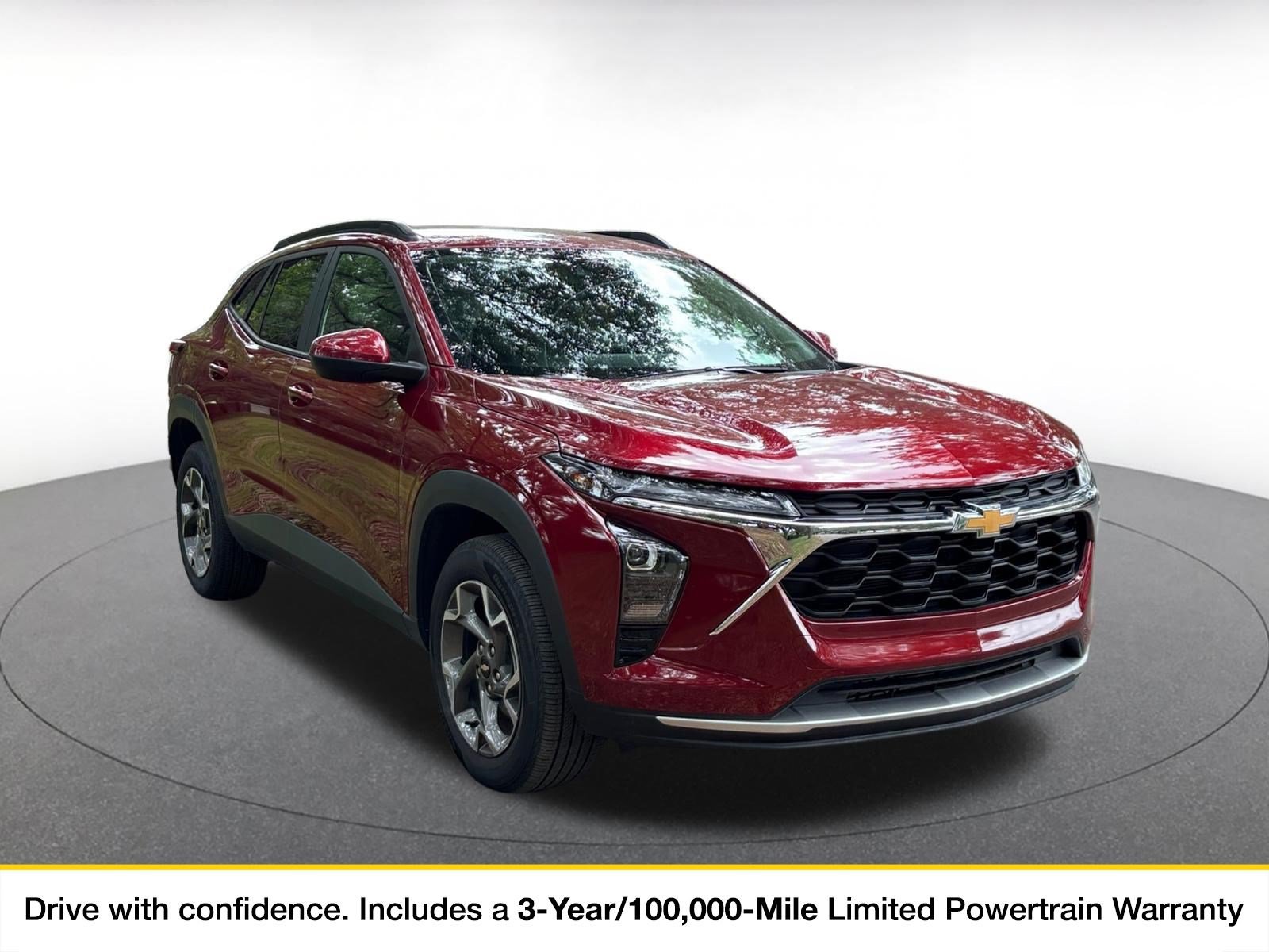 Used 2025 Chevrolet Trax LT FWD image 1