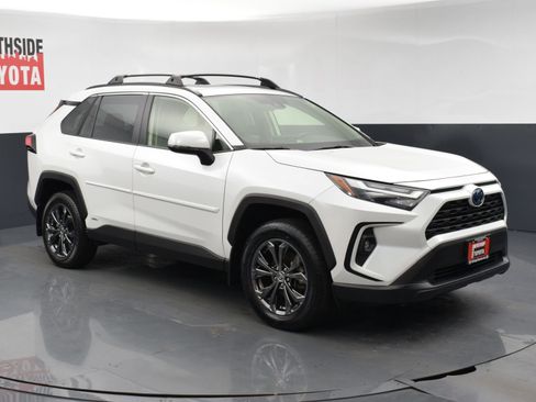 Used 2023 Toyota RAV4 XLE Premium image 6