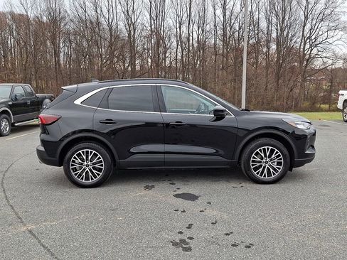 Used 2025 Ford Escape SE image 7