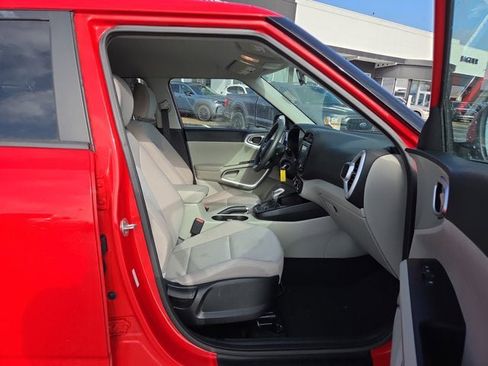 Used 2021 Kia Soul LX image 14