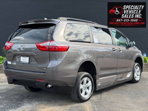 Used 2018 Toyota Sienna LE FWD image 8