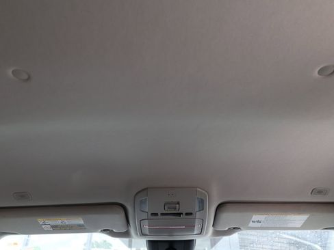 Used 2023 Toyota Highlander LE FWD image 16