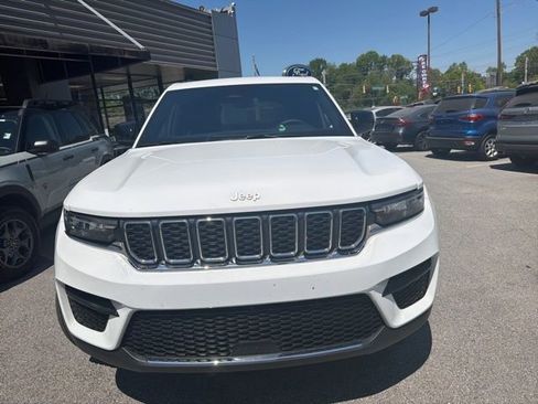 Used 2024 Jeep Grand Cherokee Laredo X image 9