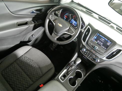 Used 2023 Chevrolet Equinox LT FWD image 9