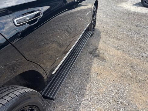 Used 2025 GMC Yukon Denali w/ Sun & Power Step Package AWD/4WD image 22