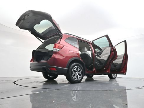Used 2023 Subaru Forester Premium AWD/4WD image 50