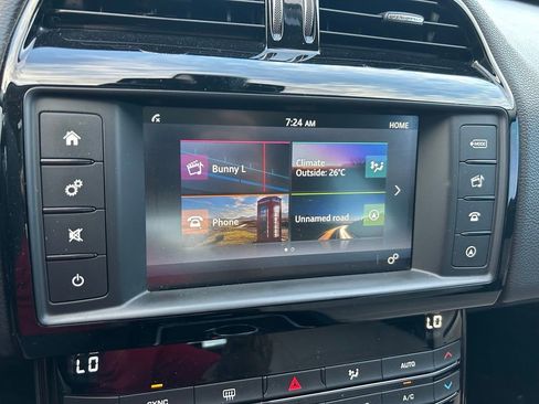 Used 2018 Jaguar XE RWD image 25