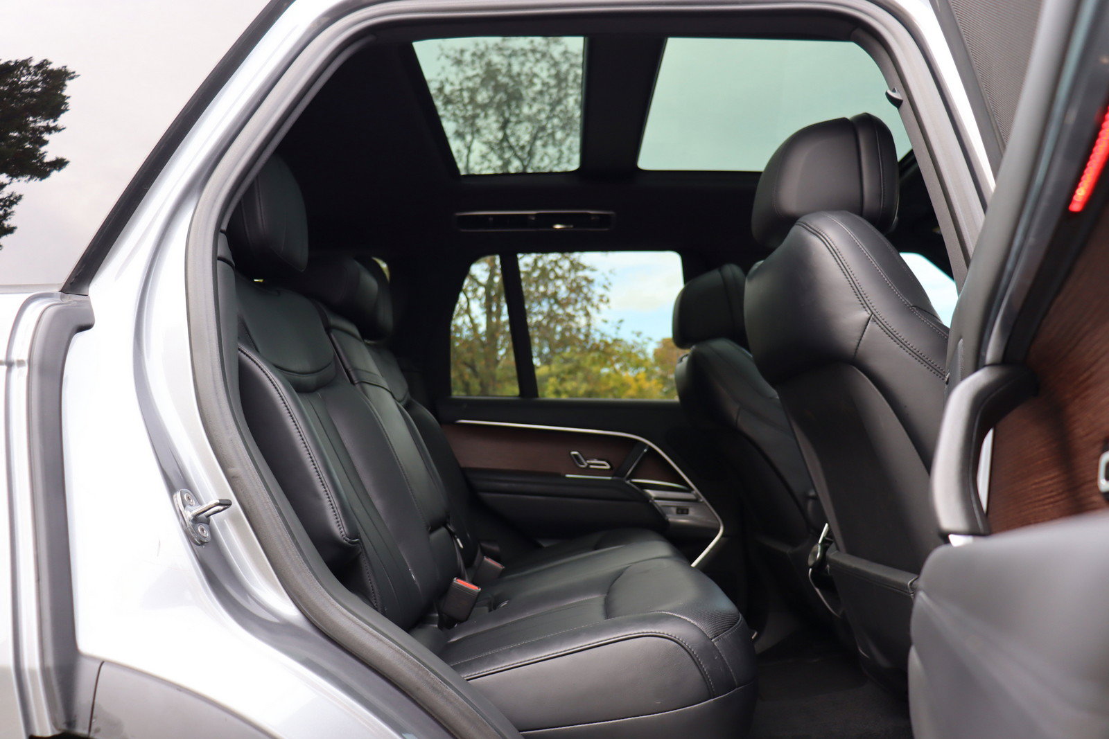 Used 2023 Land Rover Range Rover SE AWD/4WD image 17