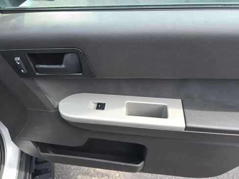 Used 2011 Ford Escape XLT w/ Class II Trailer Tow Pkg image 28