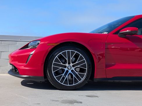 Used 2023 Porsche Taycan image 9