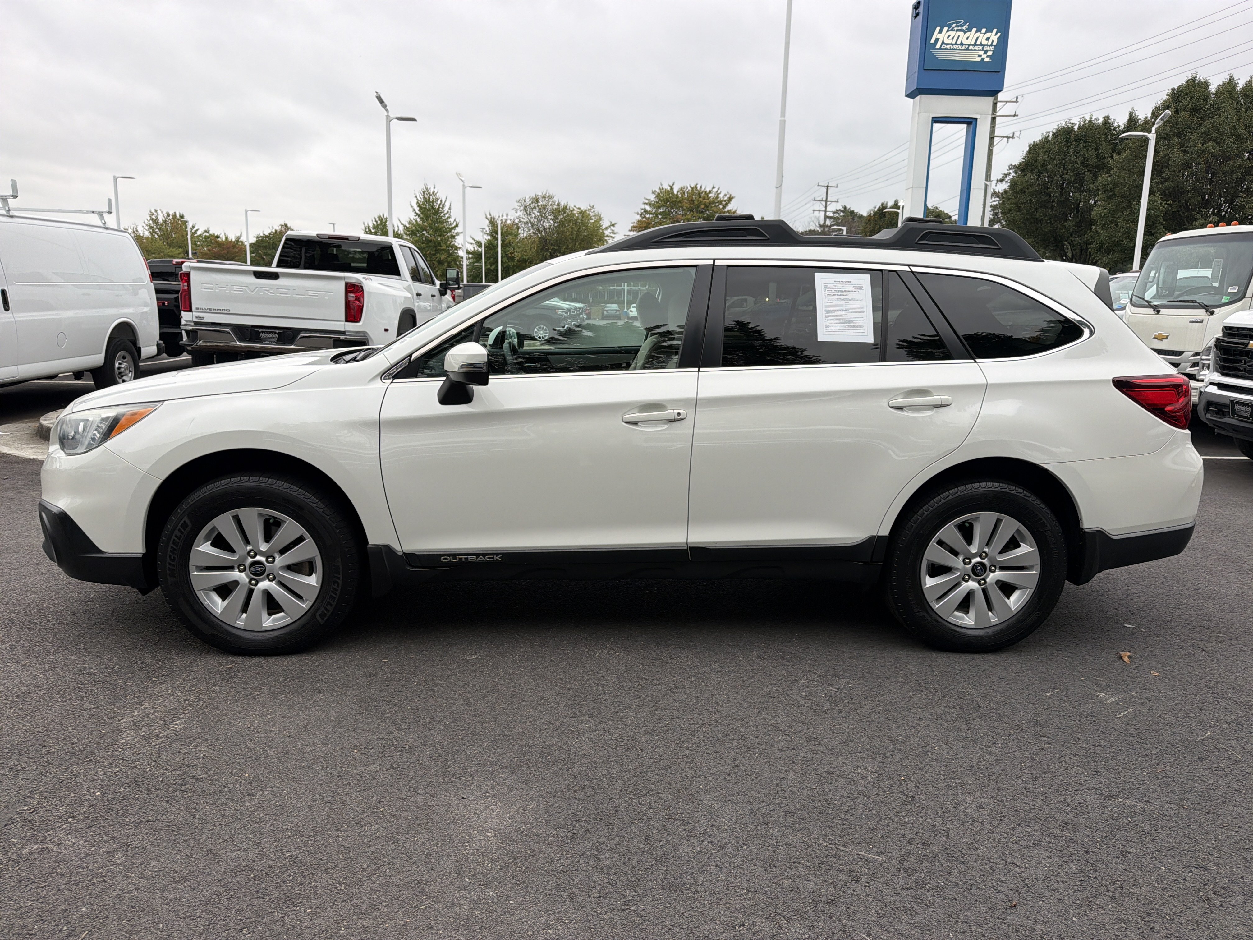 Used 2017 Subaru Outback 2.5i Premium AWD/4WD image 7