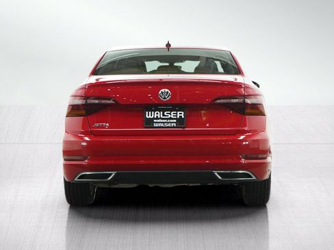 Used 2019 Volkswagen Jetta R-Line w/ R-Line Cold Weather Package FWD image 4