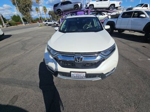 Used 2018 Honda CR-V Touring image 2