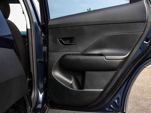 Used 2025 Hyundai Kona SEL image 12