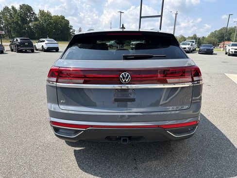 Used 2025 Volkswagen Atlas Cross Sport SE FWD image 7