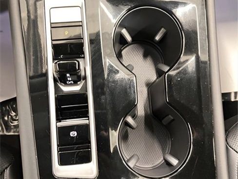 Used 2025 Volkswagen Atlas SE image 25