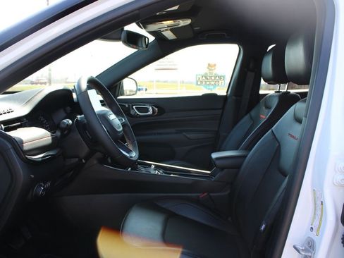 Used 2025 Jeep Compass Trailhawk image 21
