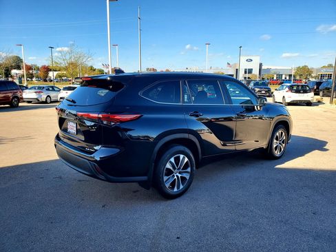Used 2023 Toyota Highlander XLE image 5