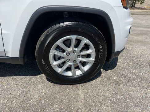 Used 2021 Jeep Grand Cherokee Laredo X image 25