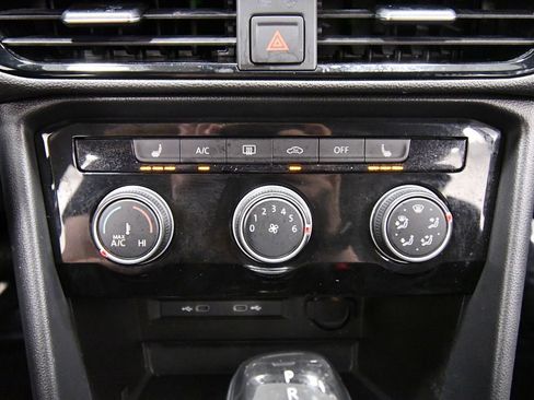 Used 2023 Volkswagen Taos SE AWD/4WD image 25