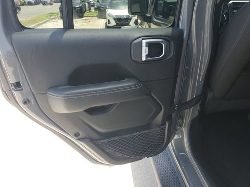 Used 2020 Jeep Wrangler Unlimited Sahara w/ Dual Top Group AWD/4WD image 18