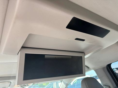 Used 2020 Toyota Sienna XLE Premium FWD image 17