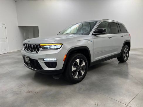 Used 2023 Jeep Grand Cherokee 4WD 4xe image 3