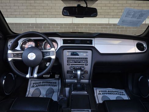 Used 2010 Ford Mustang Convertible RWD image 33