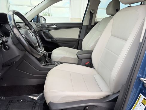 Used 2018 Volkswagen Tiguan SE w/ Panoramic Sunroof Package AWD/4WD image 14