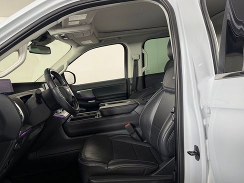 Used 2025 Ford Expedition Platinum AWD/4WD image 45